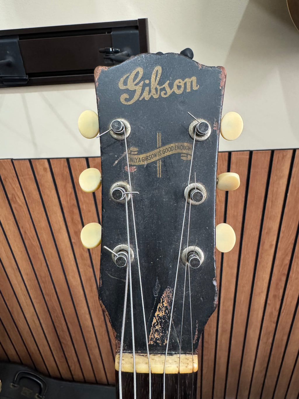 1943 Banner Gibson J-45