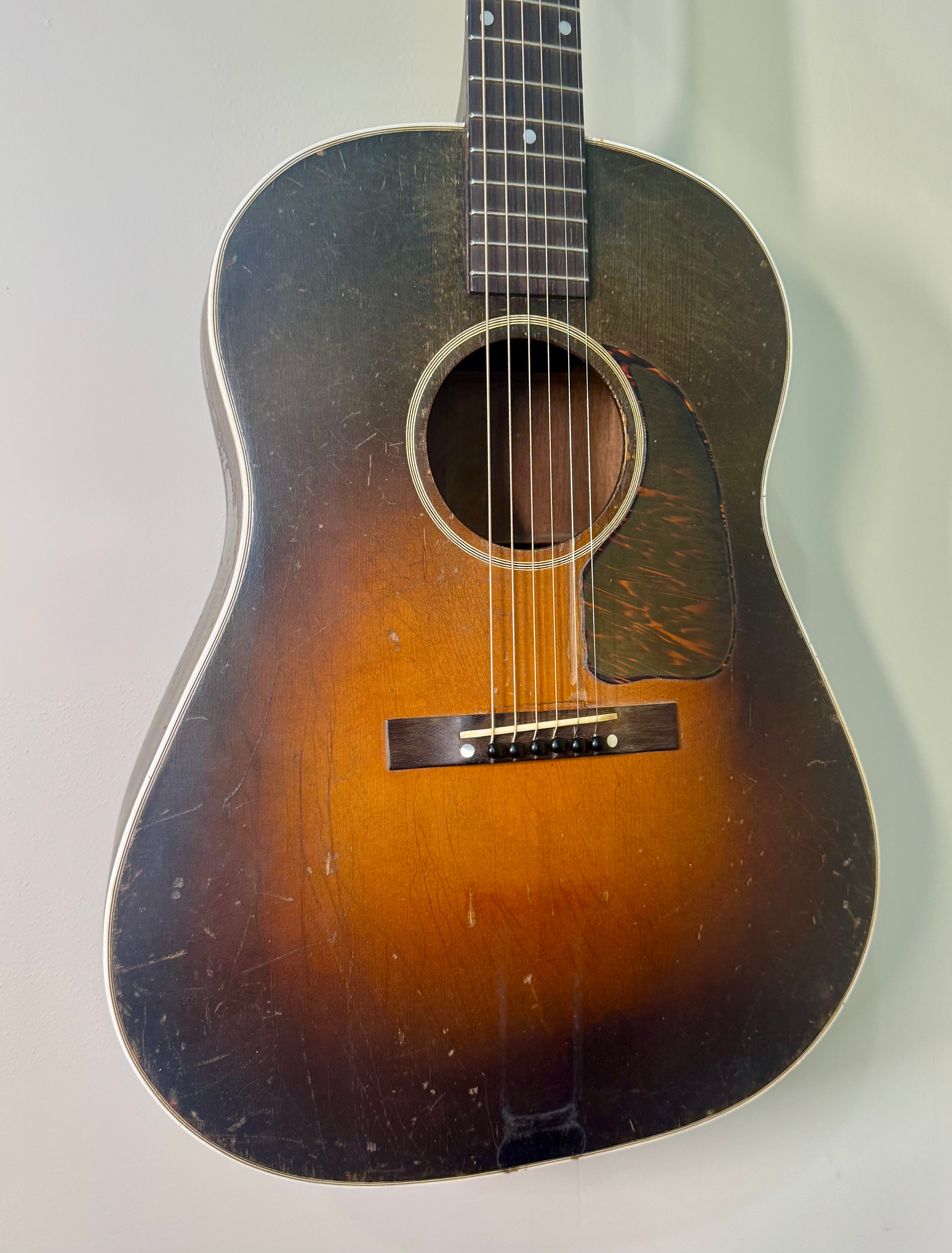 1943 Banner Gibson J-45