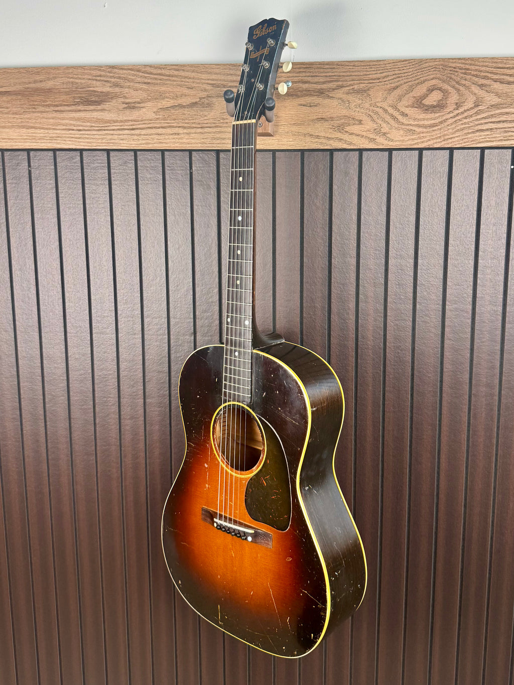 1945 Maple Banner Gibson LG-2